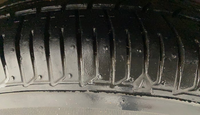 2013 Hyundai i10 MAGNA 1.2, Petrol, Manual, 57,551 km, Right Front Tyre Tread