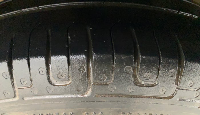 2013 Hyundai i10 MAGNA 1.2, Petrol, Manual, 57,551 km, Left Front Tyre Tread