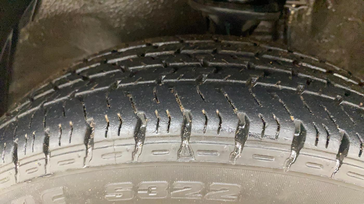 2017 Maruti Alto K10 VXI (O) AMT, Petrol, Automatic, 51,129 km, Left Front Tyre Tread