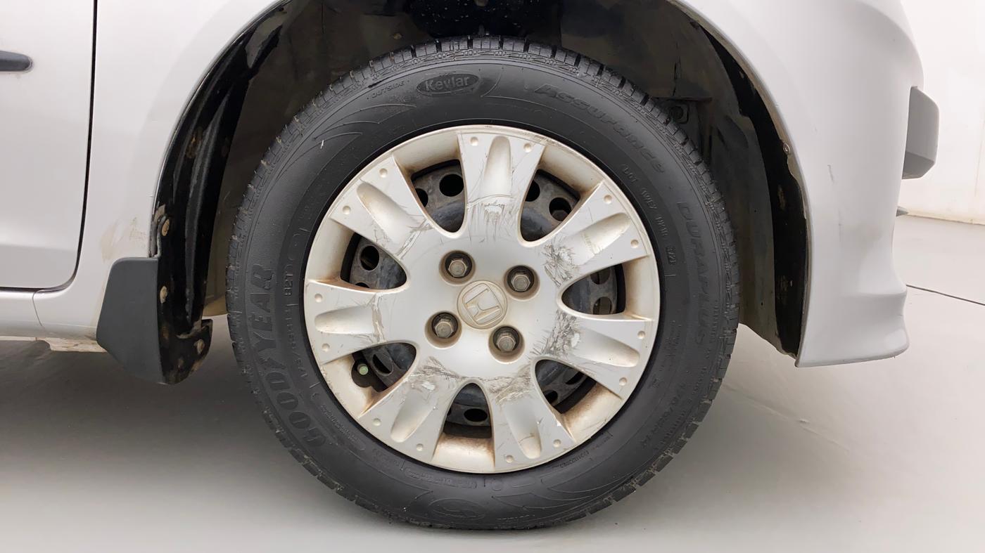 2013 Honda Brio S MT, CNG, Manual, 82,800 km, Right Front Wheel