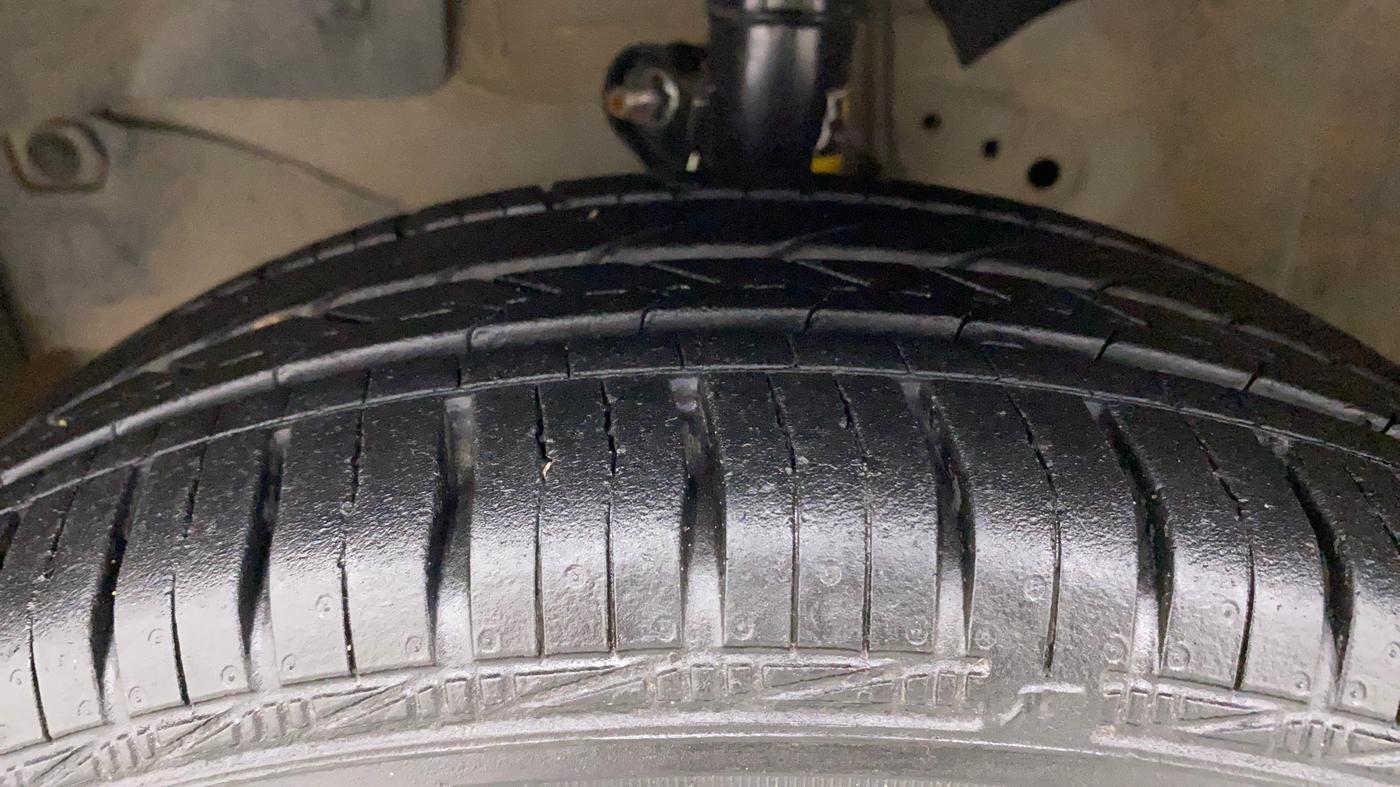 2013 Honda Brio S MT, CNG, Manual, 82,800 km, Left Front Tyre Tread