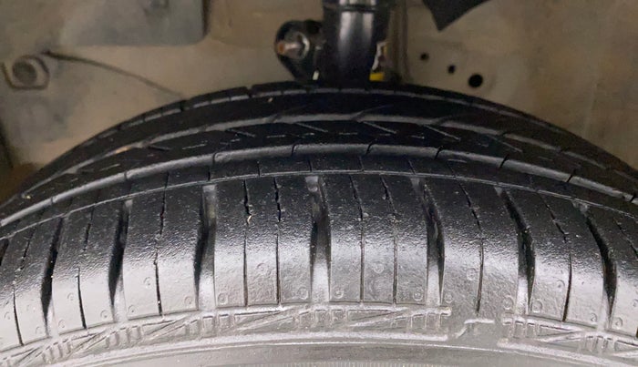 2013 Honda Brio S MT, Petrol, Manual, 82,800 km, Left Front Tyre Tread