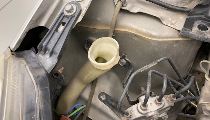 2013 Honda Brio S MT, Petrol, Manual, 82,800 km, Front windshield - Wiper bottle cap missing