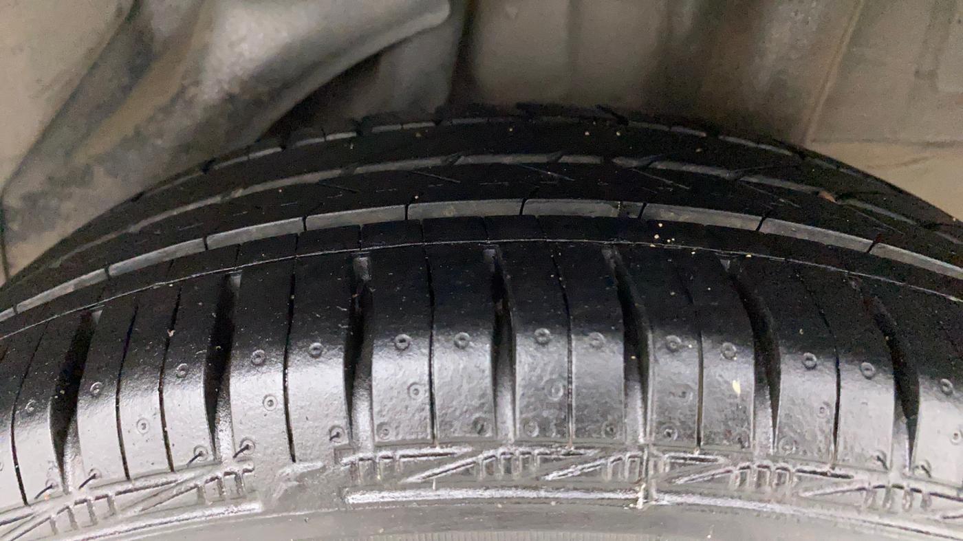 2013 Honda Brio S MT, CNG, Manual, 82,800 km, Left Rear Tyre Tread
