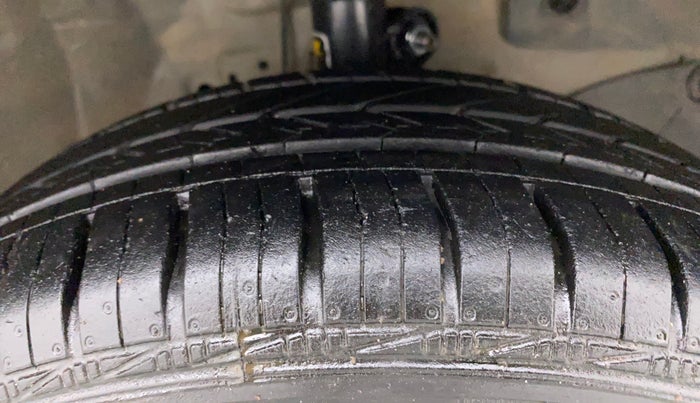 2013 Honda Brio S MT, Petrol, Manual, 82,800 km, Right Front Tyre Tread