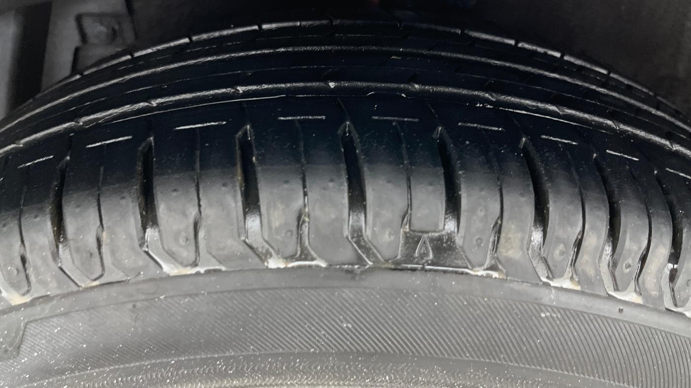2016 Maruti Ciaz VXI+AT, Petrol, Automatic, 1,20,281 km, Left Front Tyre Tread