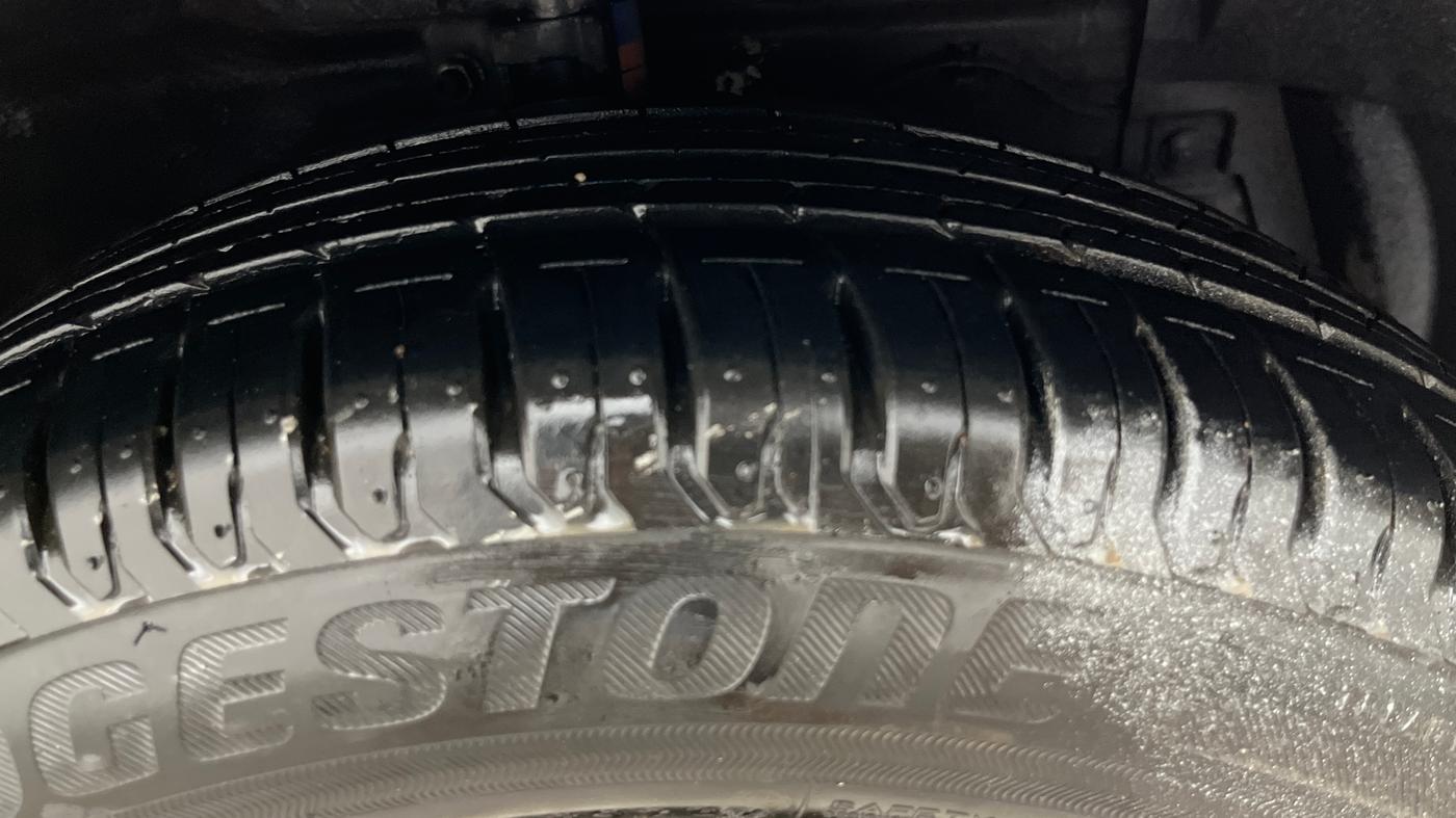 2016 Maruti Ciaz VXI+AT, Petrol, Automatic, 1,20,281 km, Right Front Tyre Tread