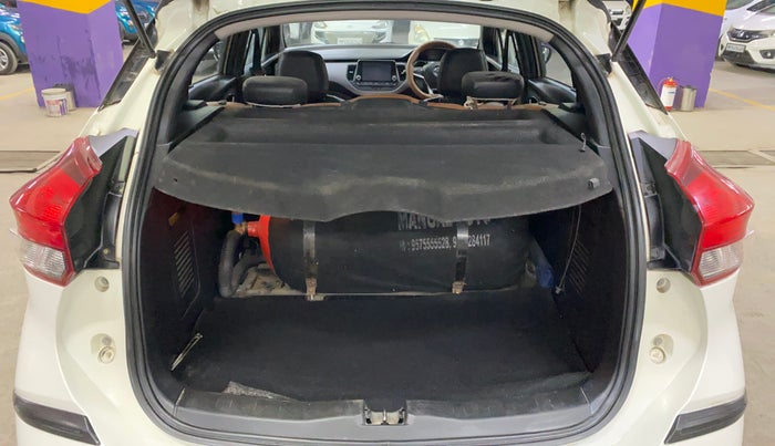 2021 Nissan Kicks XV 1.5, CNG, Manual, 60,491 km, Boot Inside