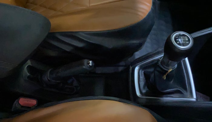 2021 Nissan Kicks XV 1.5, CNG, Manual, 60,491 km, Gear Lever