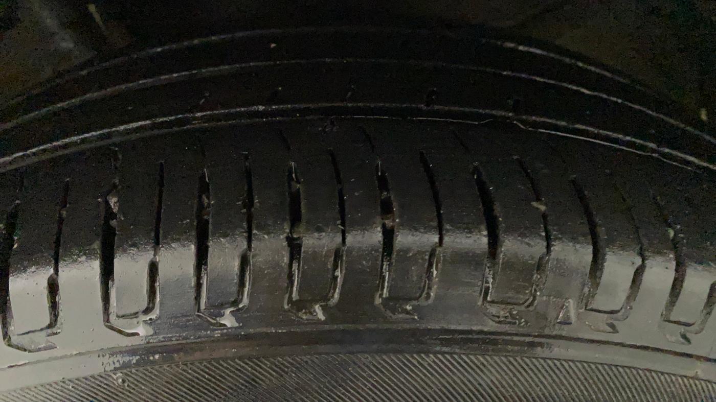 2015 Maruti Ciaz VXI, Petrol, Manual, 78,426 km, Left Front Tyre Tread