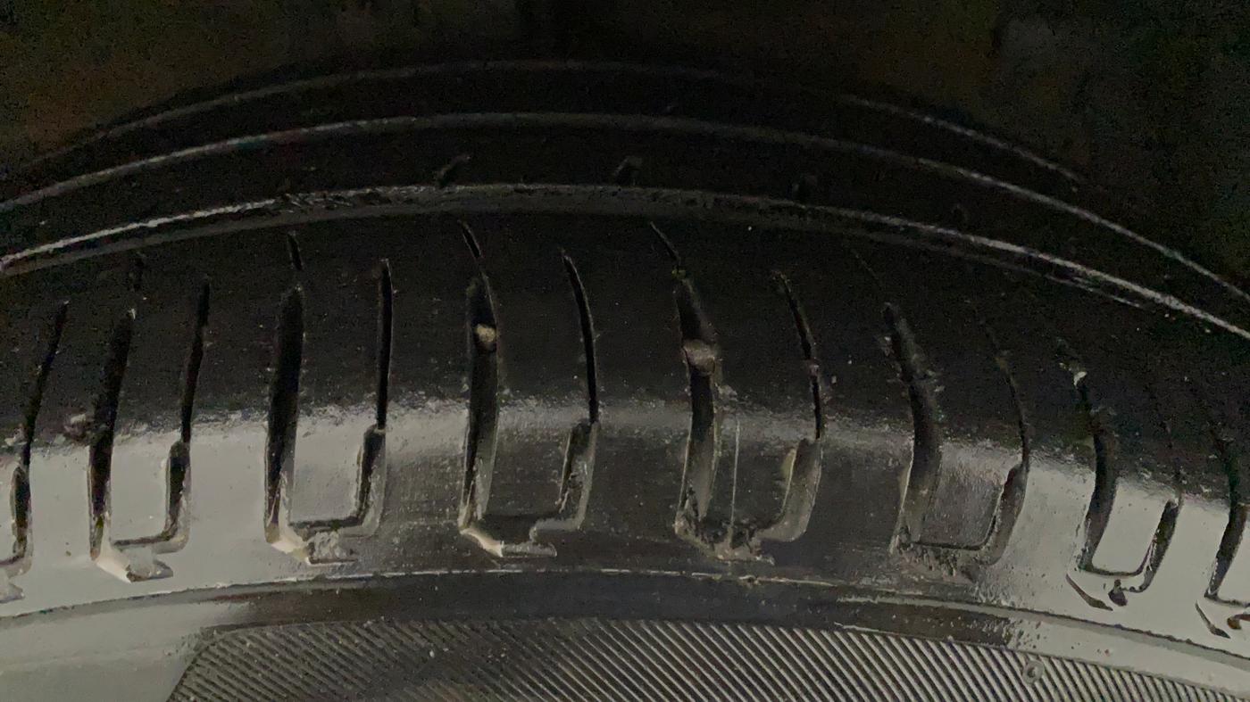 2015 Maruti Ciaz VXI, Petrol, Manual, 78,426 km, Right Front Tyre Tread