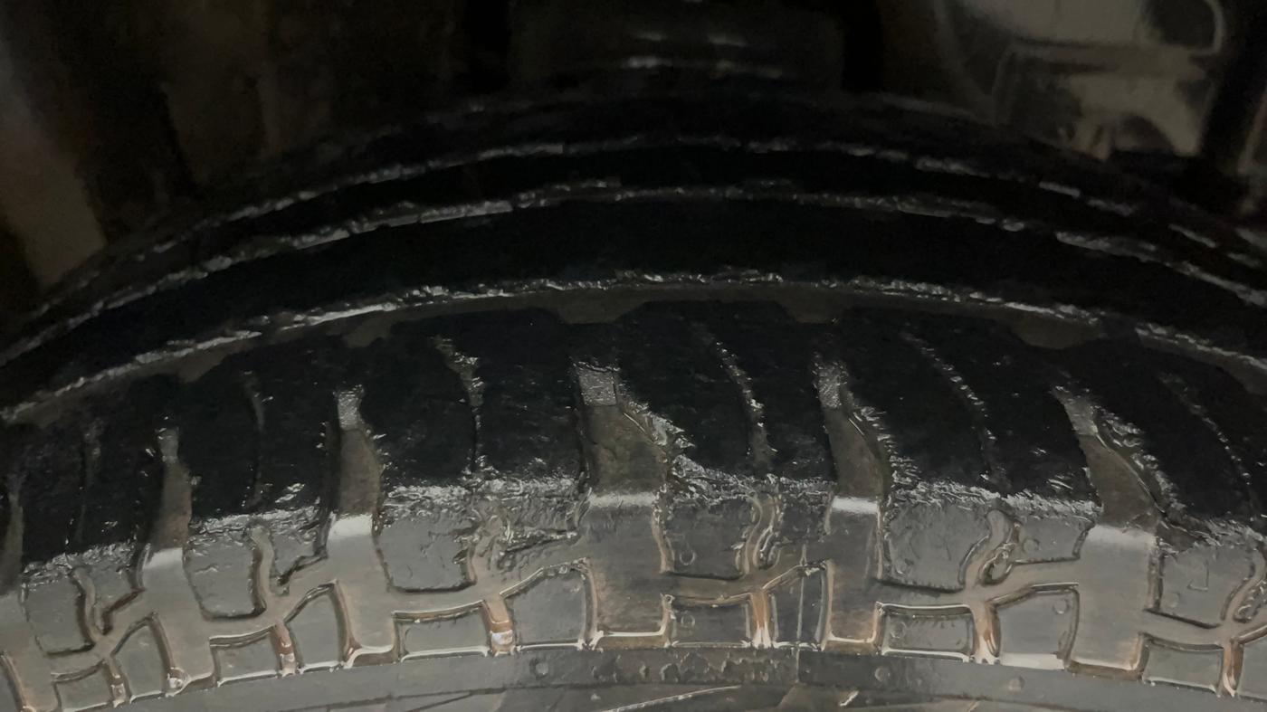 2022 Mahindra Thar LX PETROL HT 4WD AT, Petrol, Automatic, 47,201 km, Right Front Tyre Tread