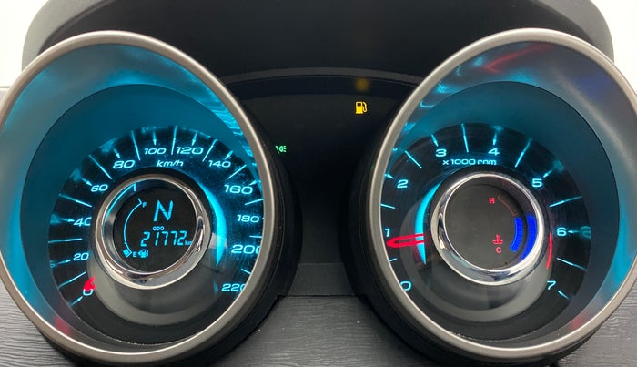 2020 Mahindra XUV500 W7 FWD, Diesel, Manual, 21,772 km, Odometer Image
