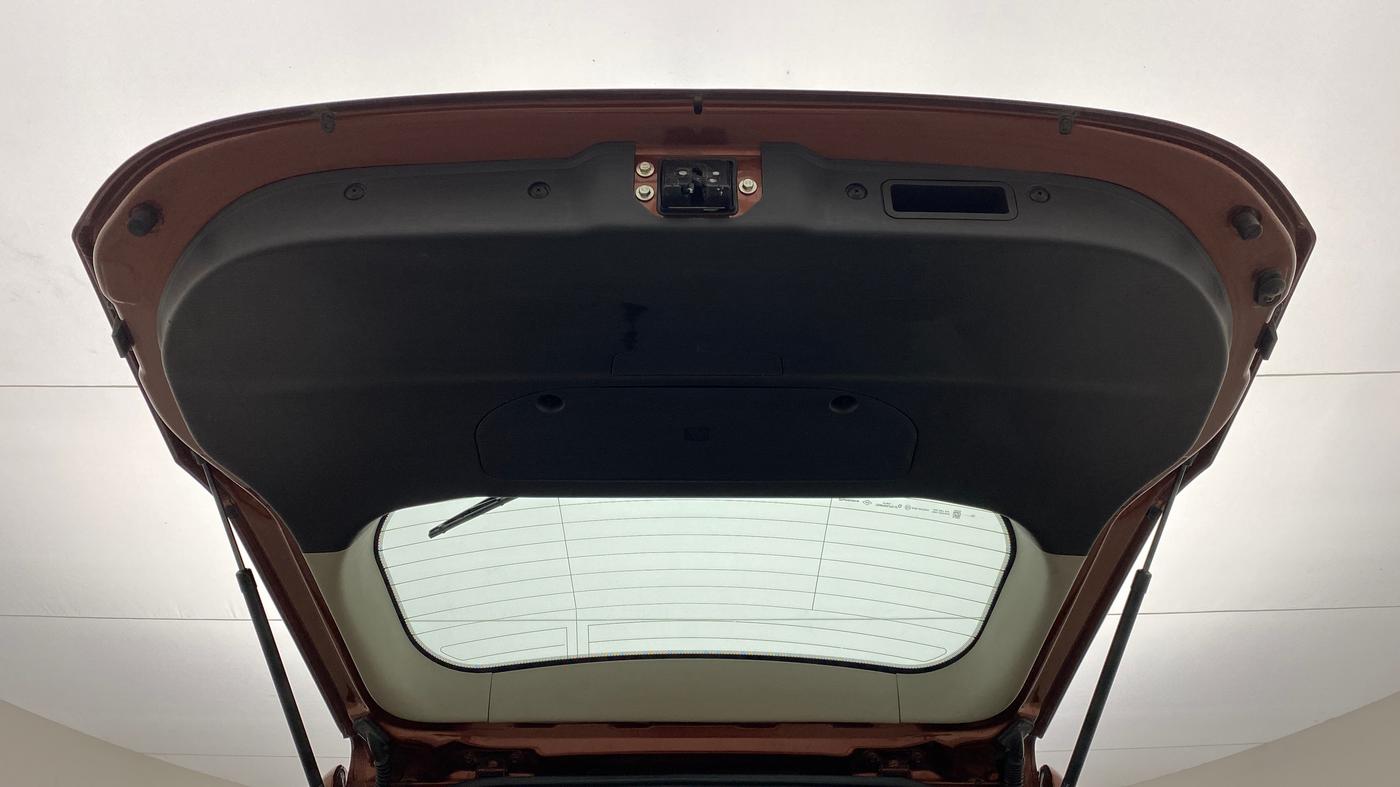 2020 Mahindra XUV500 W7 FWD, Diesel, Manual, 21,772 km, Boot Door Open