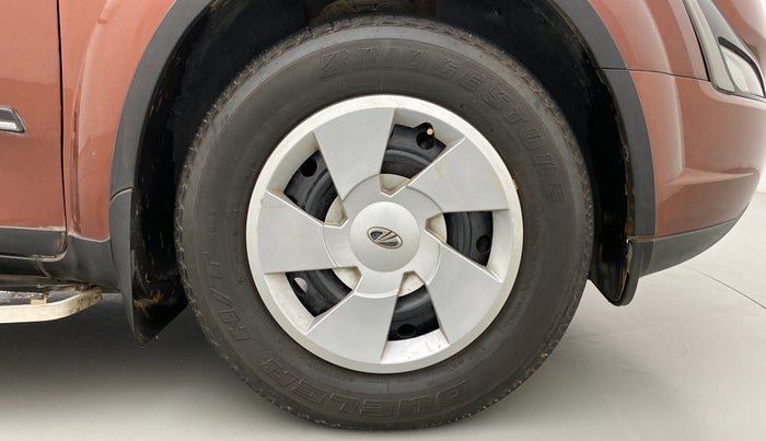 2020 Mahindra XUV500 W7 FWD, Diesel, Manual, 21,772 km, Right Front Wheel