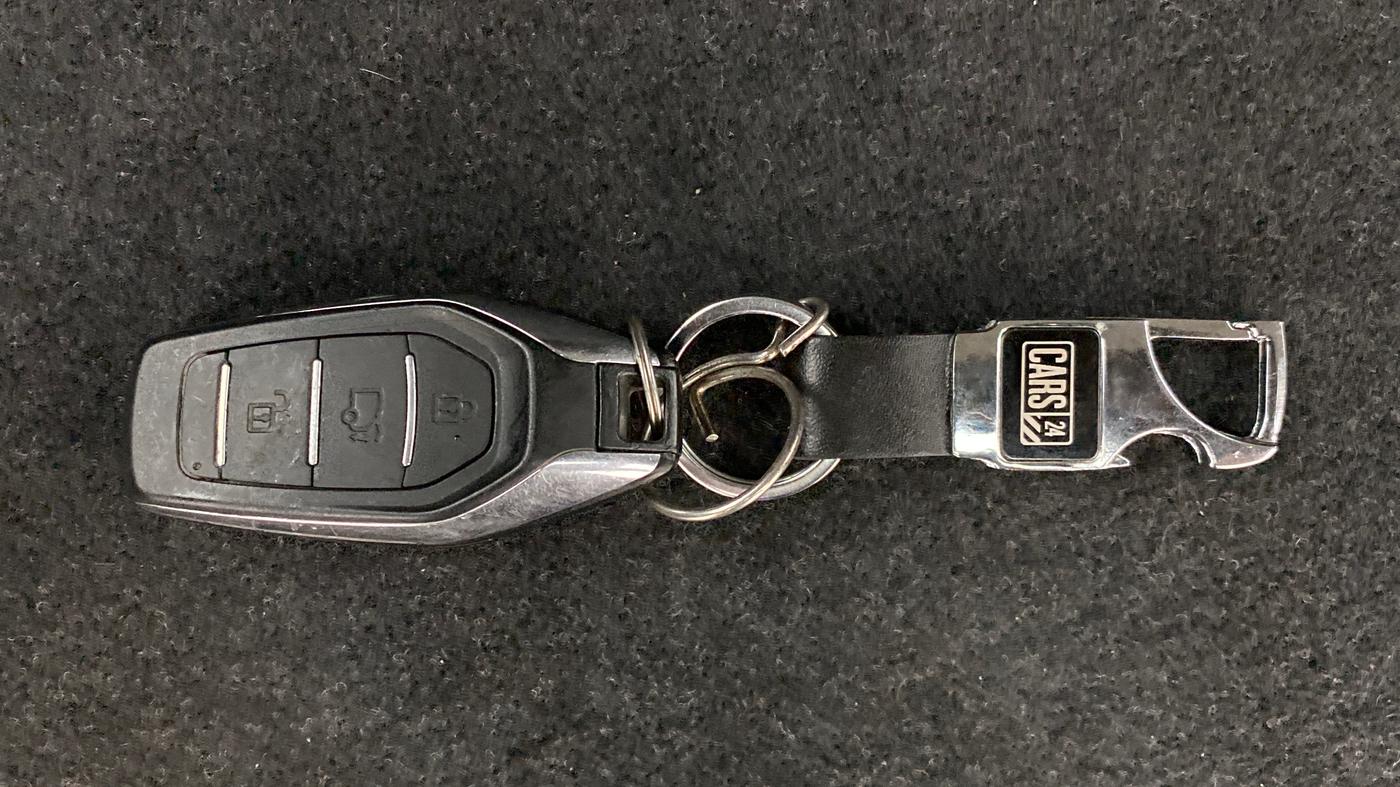 2020 Mahindra XUV500 W7 FWD, Diesel, Manual, 21,772 km, Key Close Up