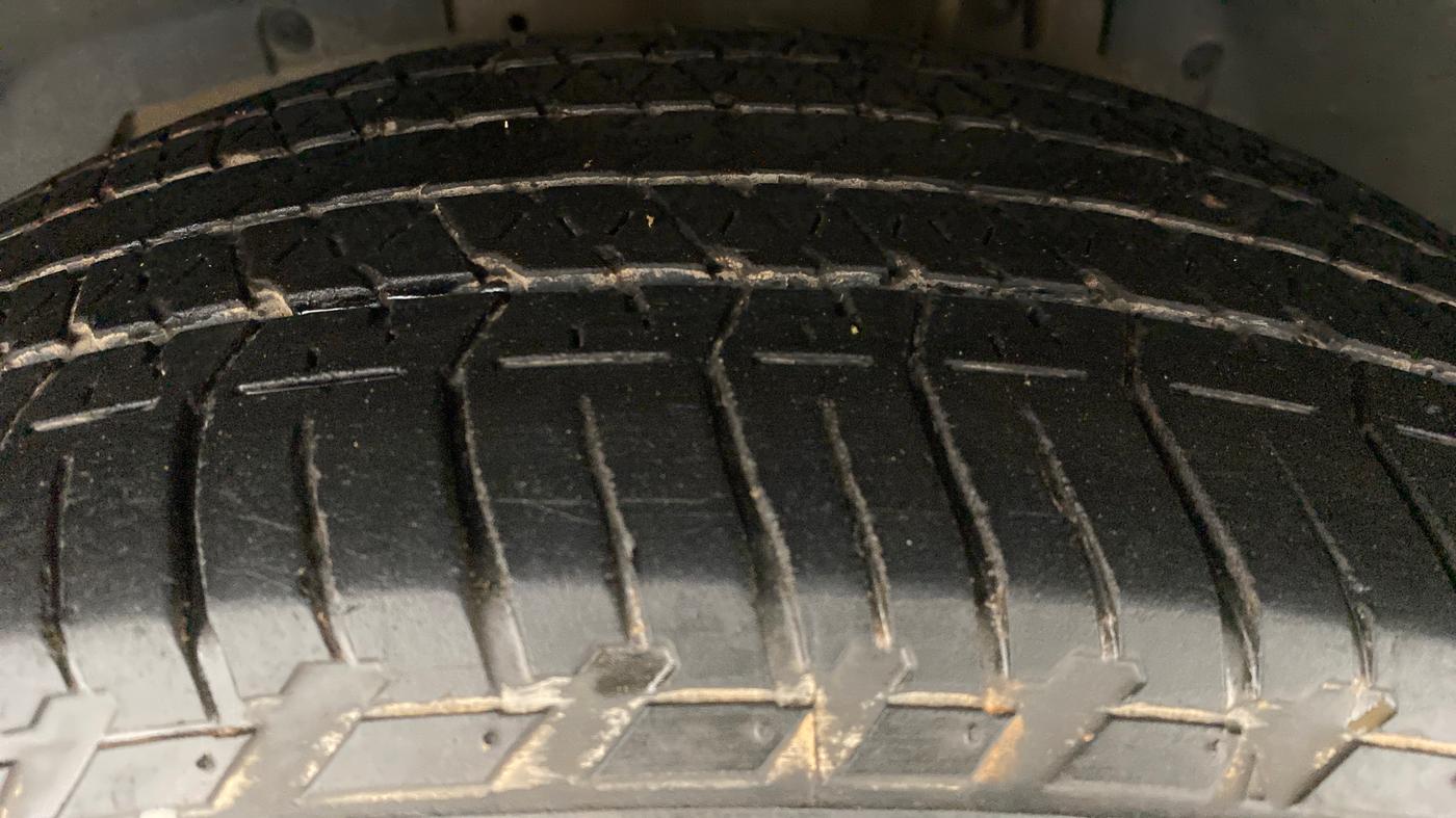 2020 Mahindra XUV500 W7 FWD, Diesel, Manual, 21,772 km, Left Front Tyre Tread