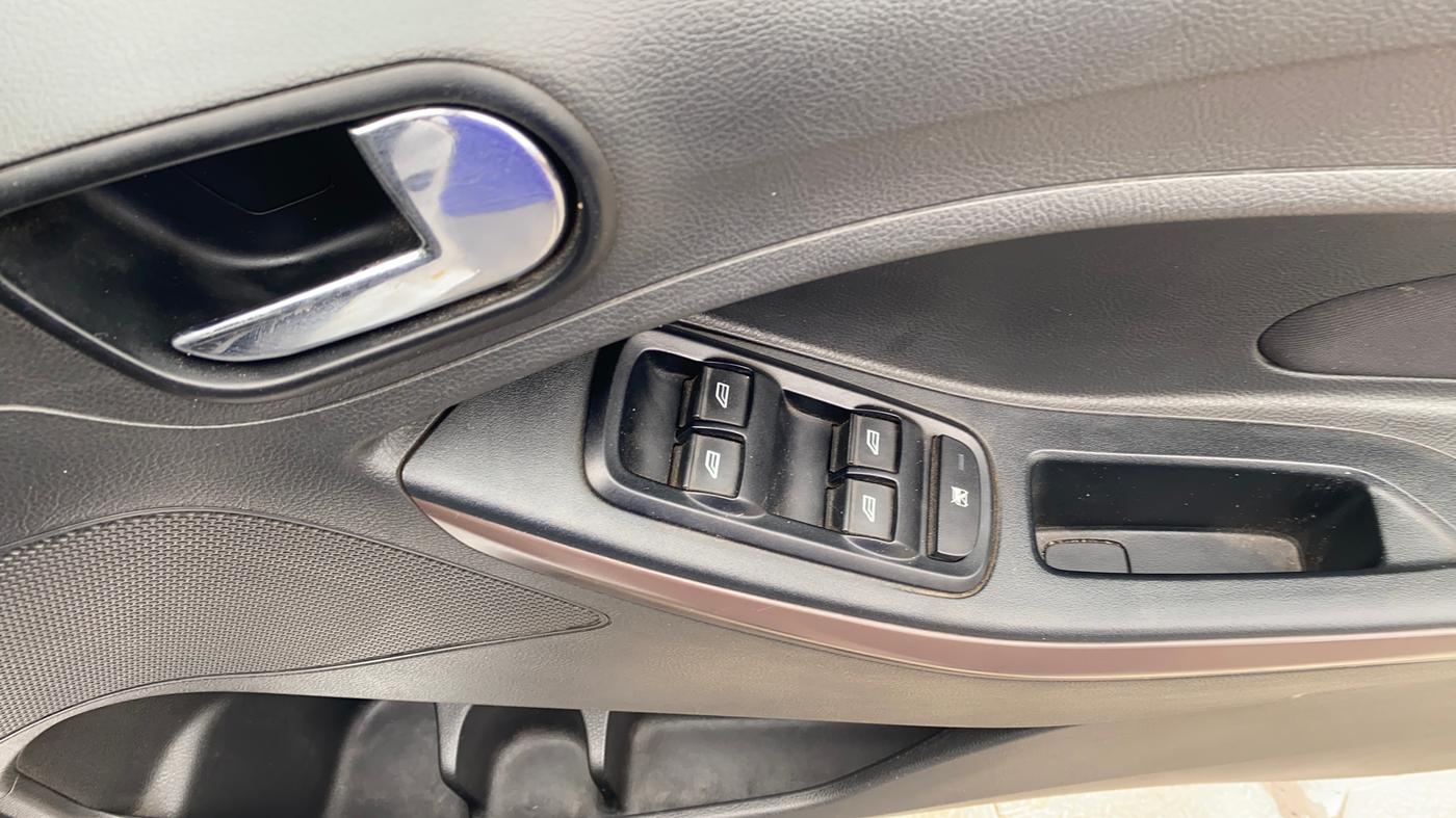 2019 Ford FREESTYLE TITANIUM 1.2 PETROL, Petrol, Manual, 90,734 km, Driver Side Door Panels Control