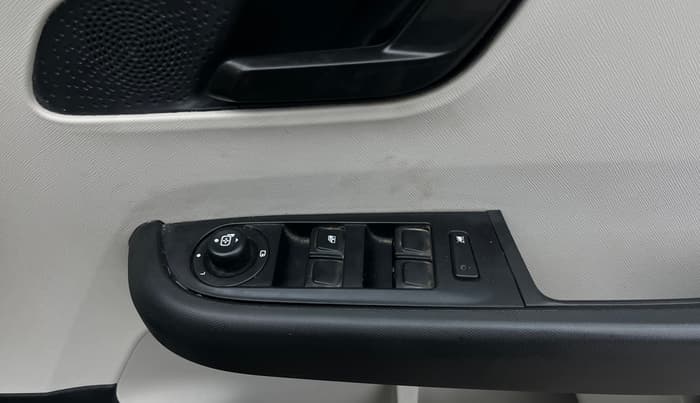 2021 Tata ALTROZ XT PETROL, CNG, Manual, 35,938 km, Driver Side Door Panels Control