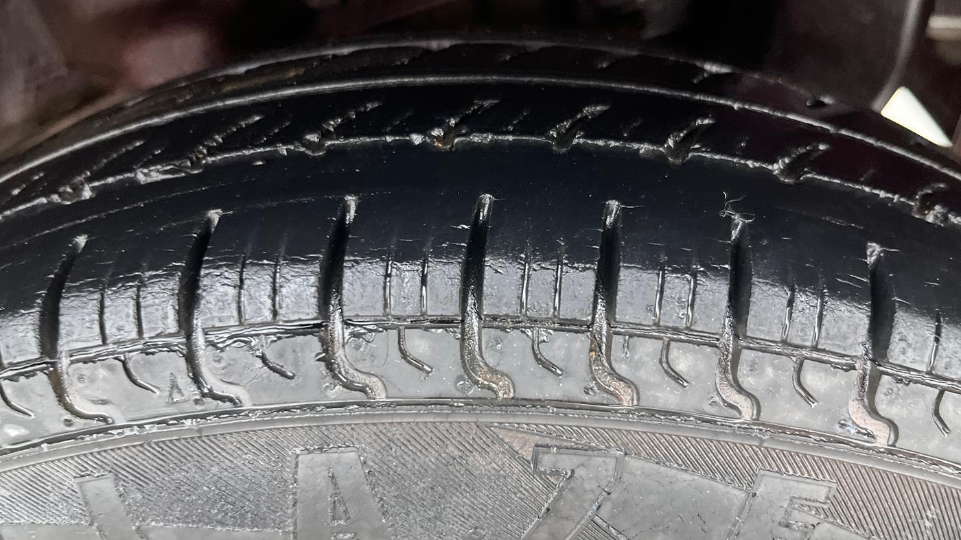 2014 Hyundai Eon ERA +, Petrol, Manual, 30,483 km, Left Rear Tyre Tread