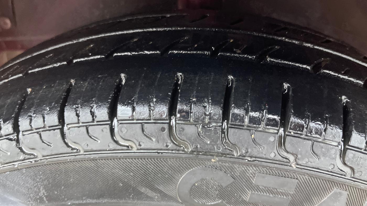2014 Hyundai Eon ERA +, Petrol, Manual, 30,483 km, Left Front Tyre Tread