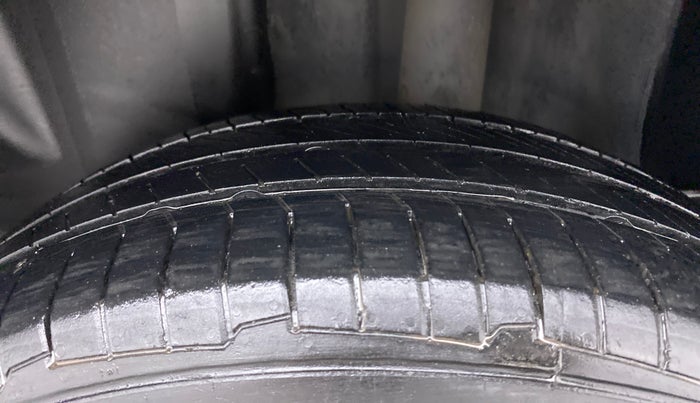 2018 Volkswagen Vento HIGHLINE DIESEL 1.5, Diesel, Manual, 90,723 km, Left Rear Tyre Tread