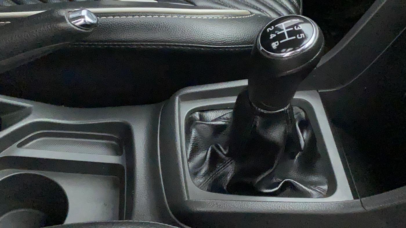 2016 Maruti Vitara Brezza ZDI, Diesel, Manual, 79,221 km, Gear Lever