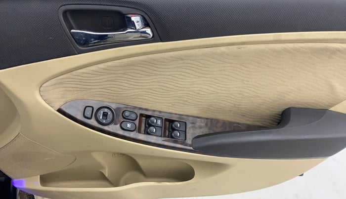 2014 Hyundai Verna FLUIDIC 1.6 VTVT SX, Petrol, Manual, 1,01,092 km, Driver Side Door Panels Control