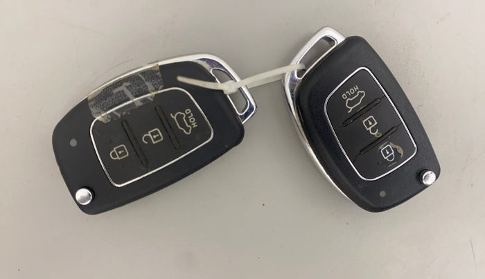 2014 Hyundai Verna FLUIDIC 1.6 VTVT SX, Petrol, Manual, 1,01,092 km, Key Close Up