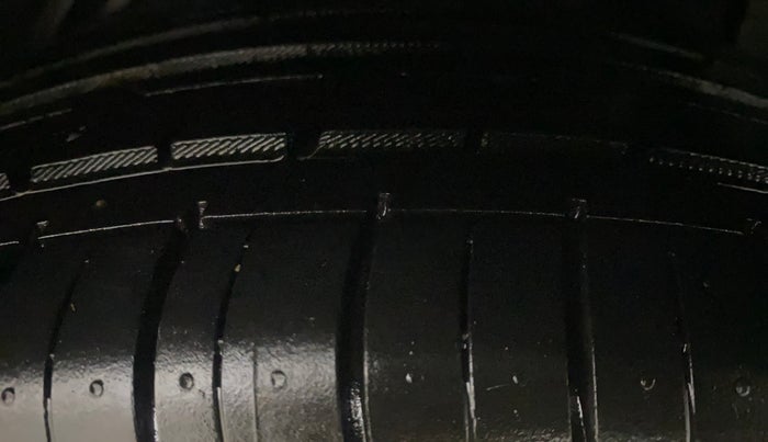 2014 Hyundai Verna FLUIDIC 1.6 VTVT SX, Petrol, Manual, 1,01,092 km, Left Rear Tyre Tread