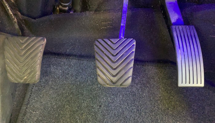 2014 Hyundai Verna FLUIDIC 1.6 VTVT SX, Petrol, Manual, 1,01,092 km, Pedals