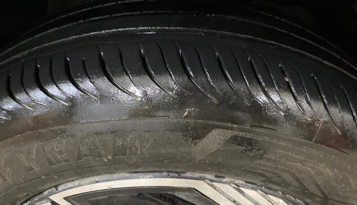 2023 Tata NEXON FEARLESS + SUNROOF DUAL TONE 1.2 PETROL, Petrol, Manual, 35,497 km, Right Front Tyre Tread