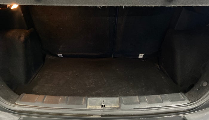 2023 Tata NEXON FEARLESS + SUNROOF DUAL TONE 1.2 PETROL, Petrol, Manual, 35,497 km, Boot Inside