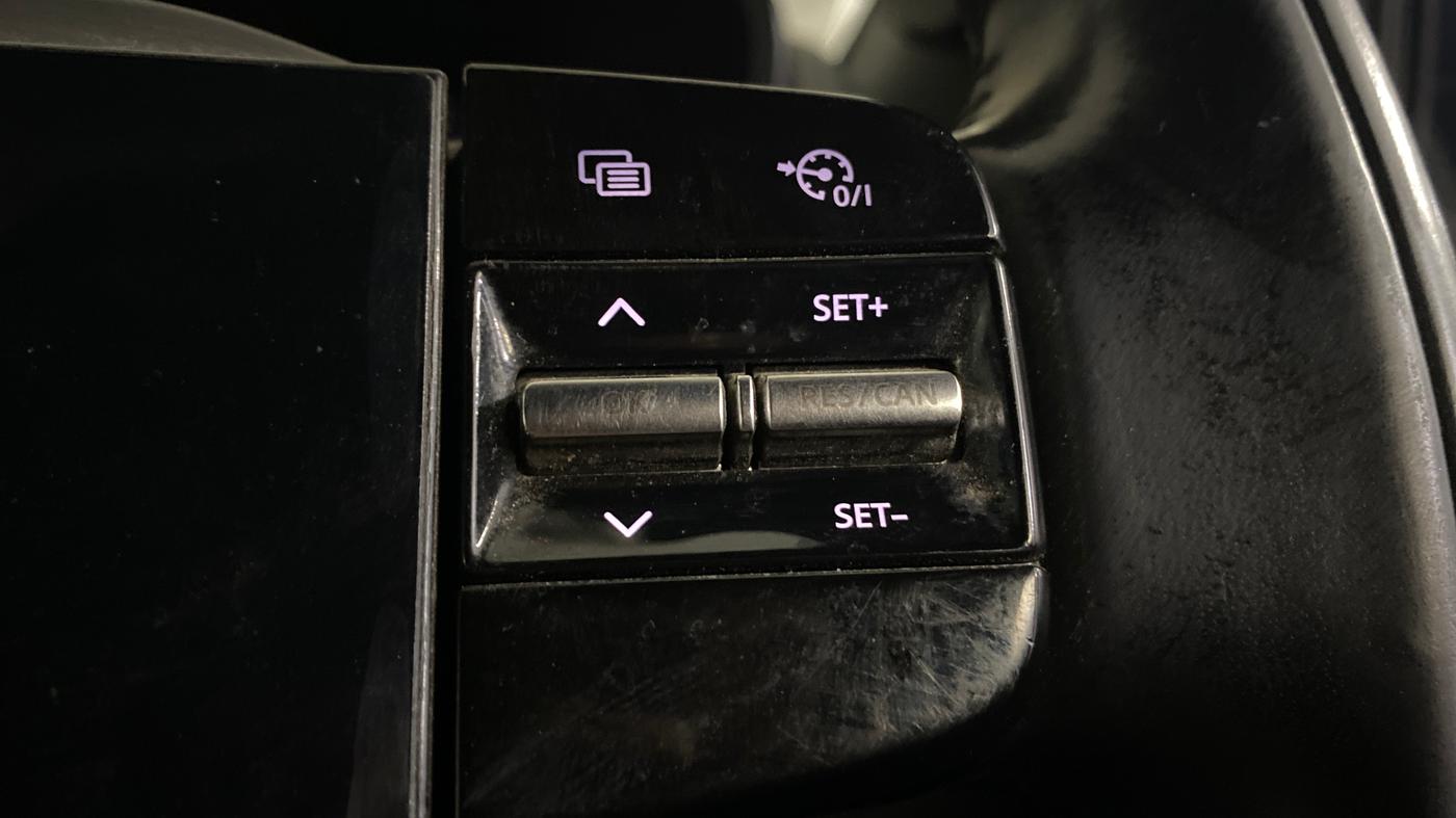 2023 Tata NEXON FEARLESS + SUNROOF DUAL TONE 1.2 PETROL, Petrol, Manual, 35,497 km, Adaptive Cruise Control