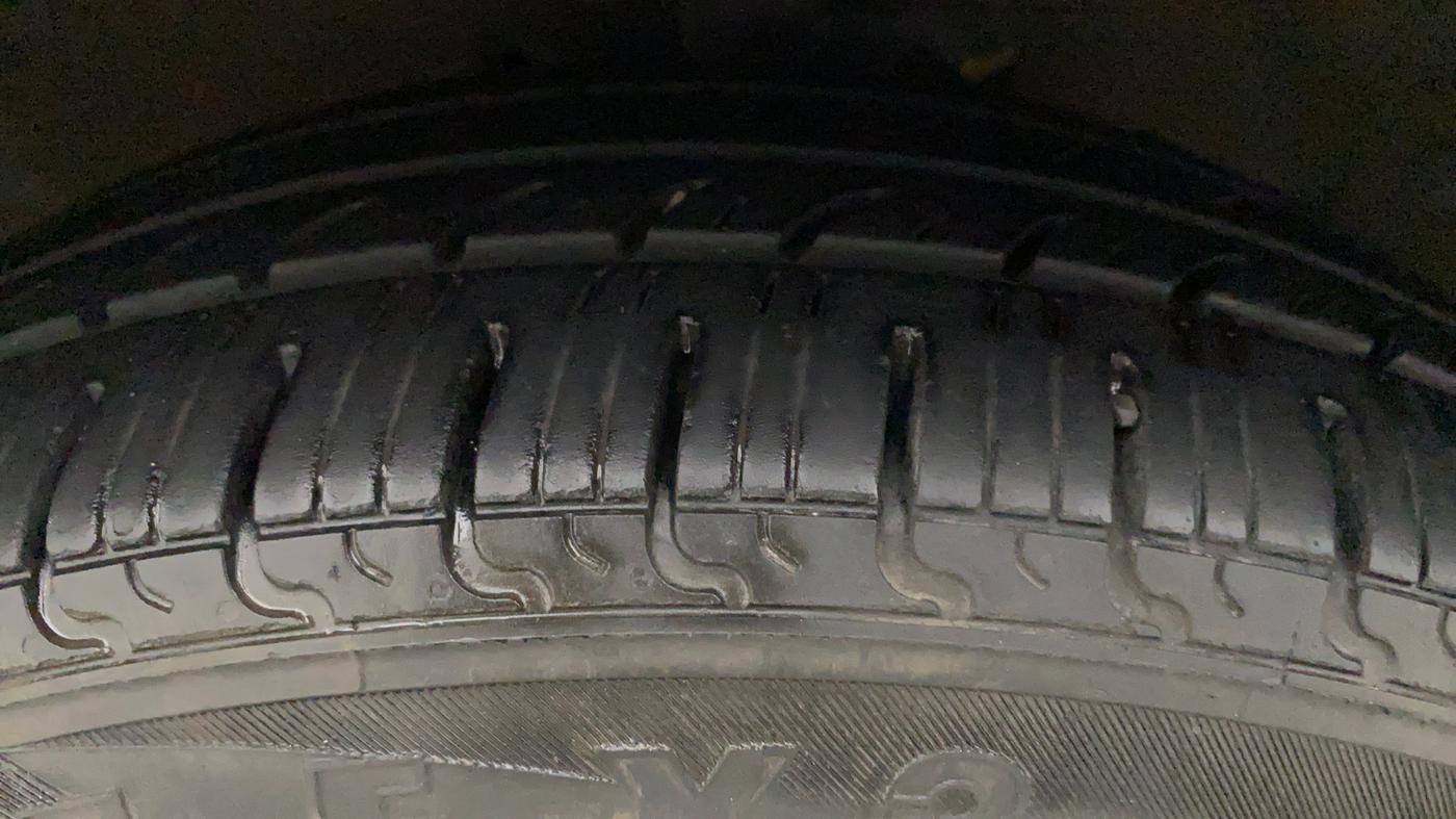 2014 Maruti Celerio VXI AMT, Petrol, Automatic, 61,269 km, Left Front Tyre Tread