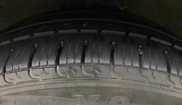 2014 Maruti Celerio VXI AMT, Petrol, Automatic, 61,269 km, Left Front Tyre Tread