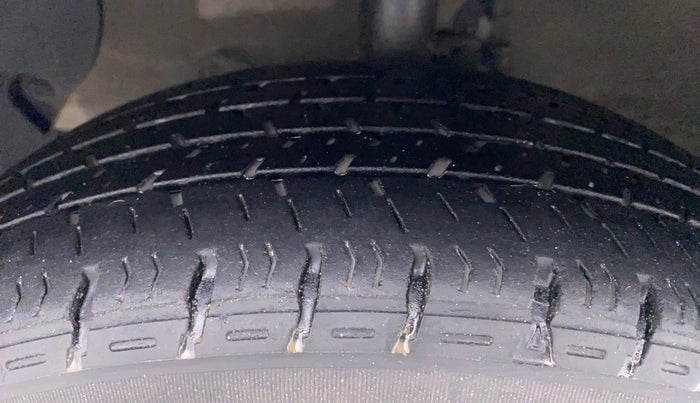 2017 Hyundai Grand i10 ASTA 1.2 VTVT, Petrol, Manual, 98,015 km, Left Front Tyre Tread