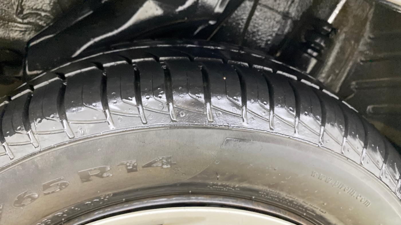 2013 Honda Amaze 1.5L I-DTEC S, Diesel, Manual, 1,13,913 km, Left Rear Tyre Tread