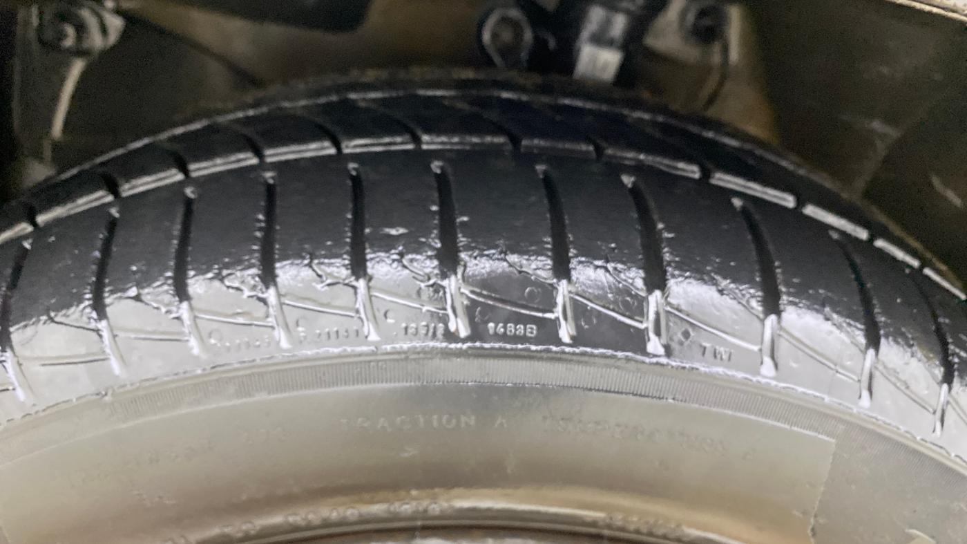 2013 Honda Amaze 1.5L I-DTEC S, Diesel, Manual, 1,13,913 km, Left Front Tyre Tread