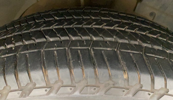 2015 Mahindra XUV500 W6, Diesel, Manual, 91,414 km, Right Front Tyre Tread