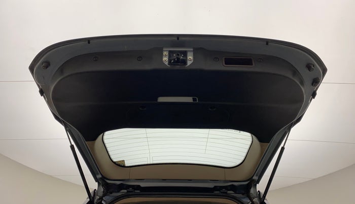 2015 Mahindra XUV500 W6, Diesel, Manual, 91,414 km, Boot Door Open