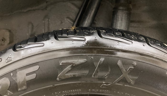 2018 Honda Amaze 1.2L I-VTEC S, Petrol, Manual, 1,43,926 km, Left Rear Tyre Tread