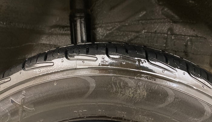 2018 Honda Amaze 1.2L I-VTEC S, Petrol, Manual, 1,43,926 km, Right Rear Tyre Tread