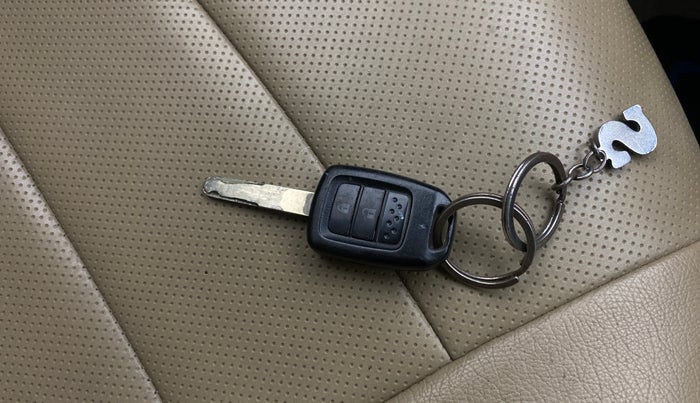 2018 Honda Amaze 1.2L I-VTEC S, Petrol, Manual, 1,43,926 km, Key Close Up