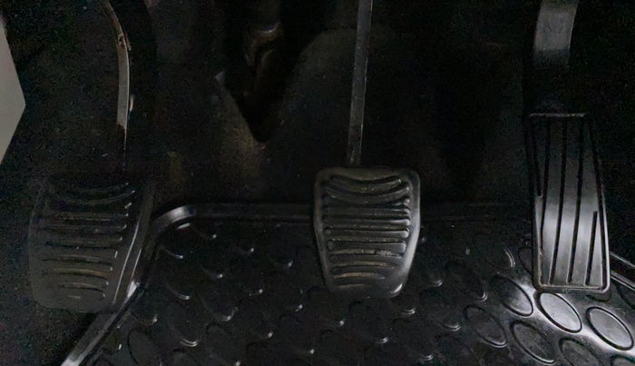 2019 Mahindra XUV300 W8(O), Diesel, Manual, 96,810 km, Pedals
