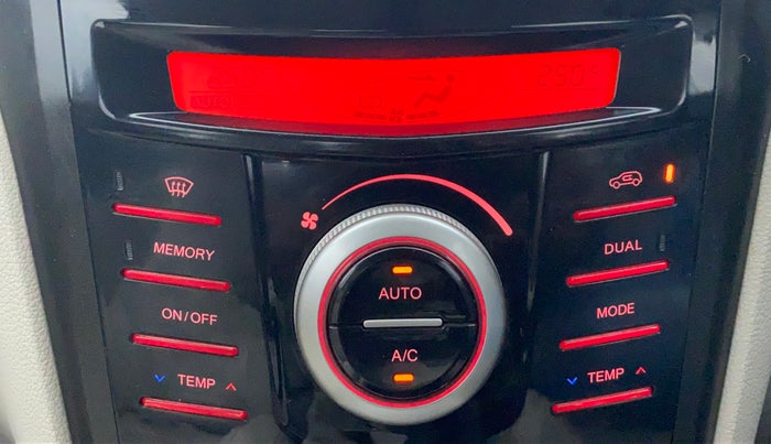 2019 Mahindra XUV300 W8(O), Diesel, Manual, 96,810 km, Automatic Climate Control