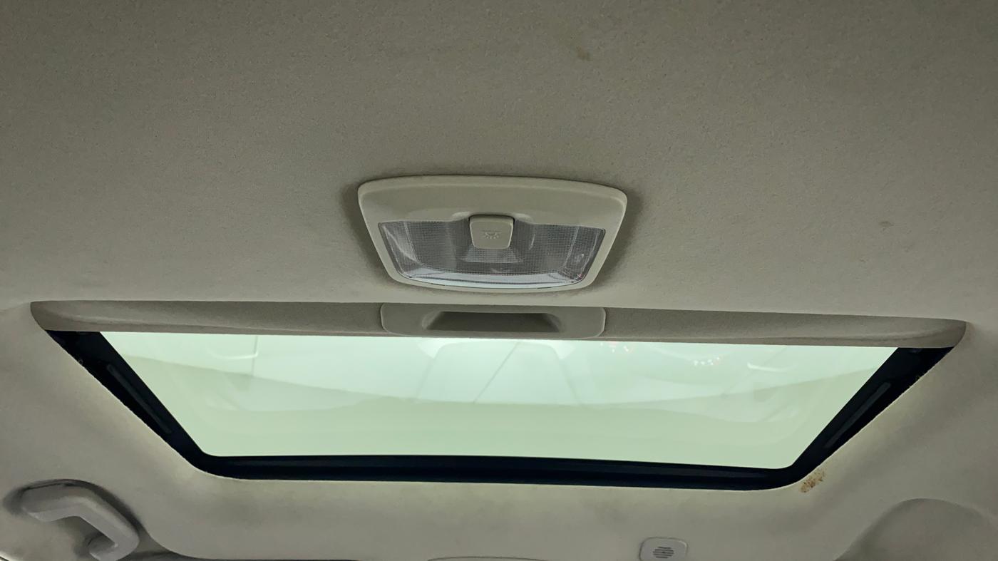 2019 Mahindra XUV300 W8(O), Diesel, Manual, 96,810 km, Moonroof/ Sunroof