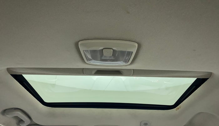 2019 Mahindra XUV300 W8(O), Diesel, Manual, 96,810 km, Moonroof/ Sunroof