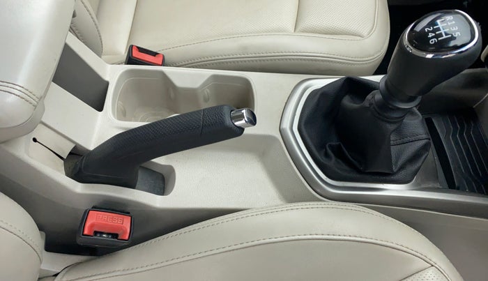 2019 Mahindra XUV300 W8(O), Diesel, Manual, 96,810 km, Gear Lever