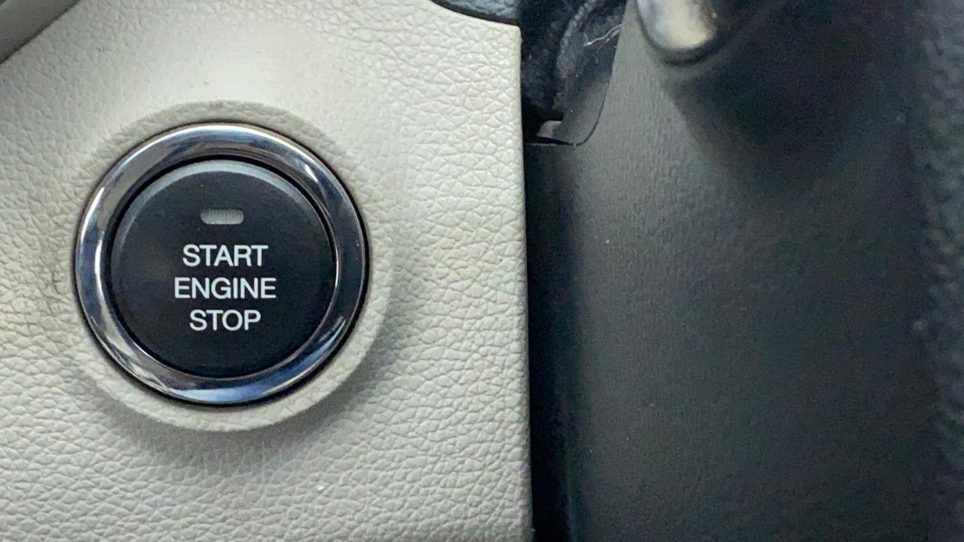 2019 Mahindra XUV300 W8(O), Diesel, Manual, 96,810 km, Keyless Start/ Stop Button